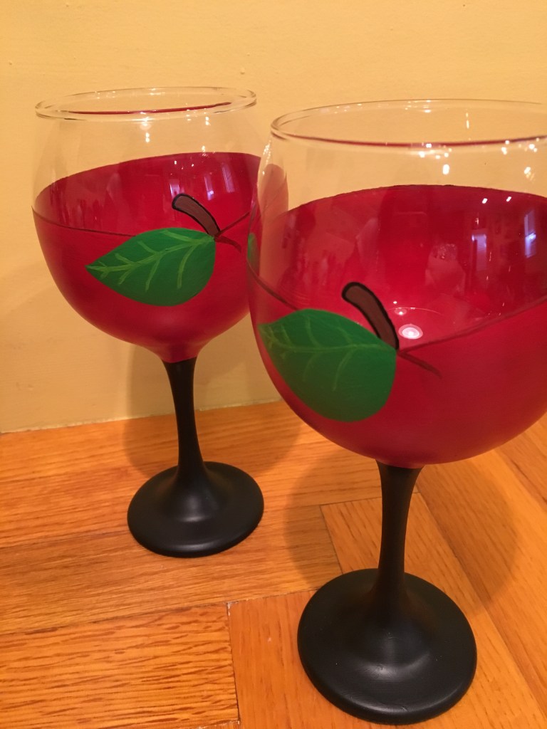 Custom Wine Glasses for teachers gift with apples