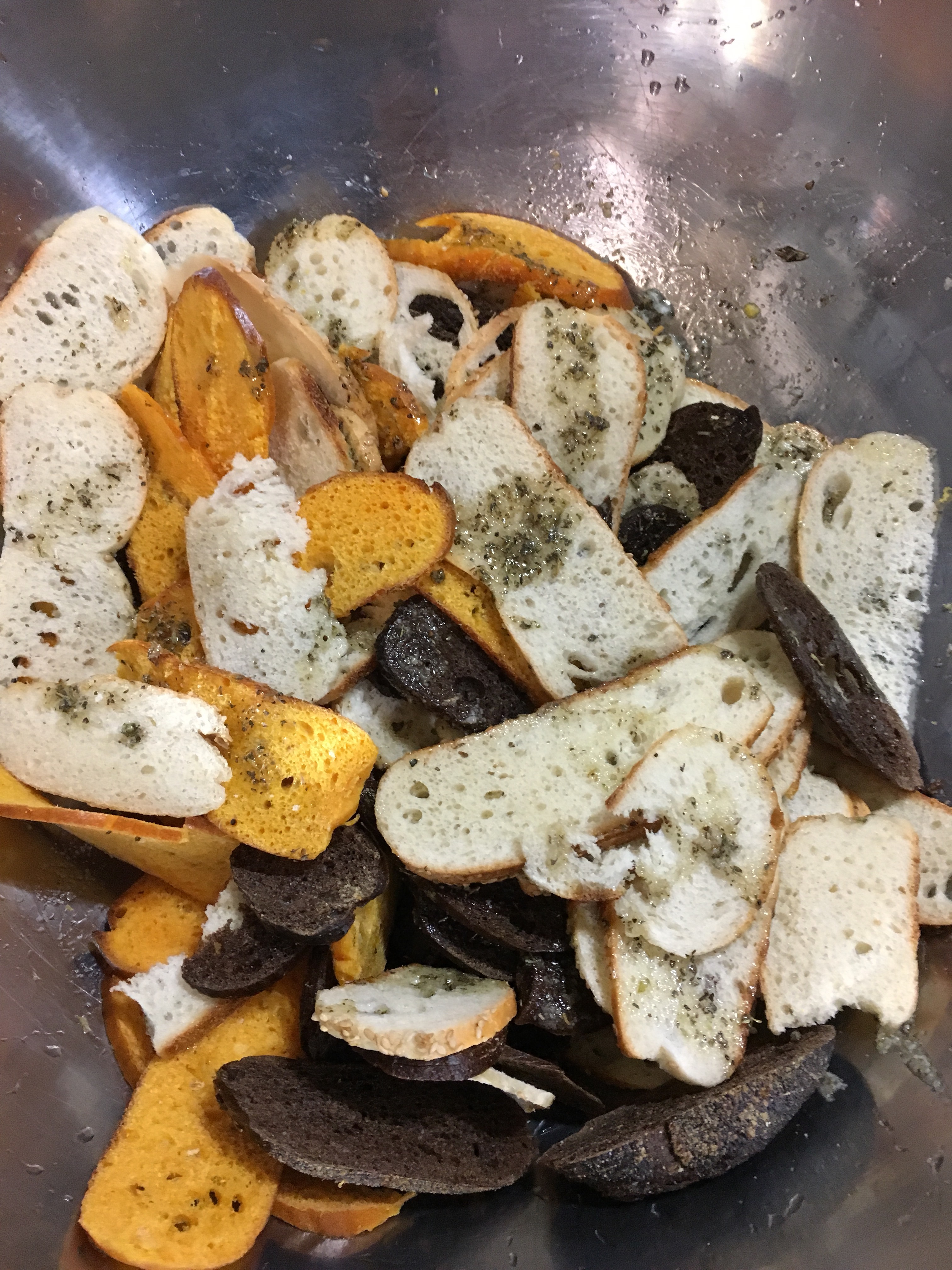 Sliced Bagels with Herb Oil for Bagel Chip Recipe